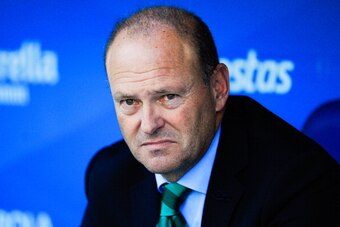 BARCELONA, SPAIN - SEPTEMBER 01:  Head coach Pepe Mel of Real Betis Balompie looks out from the bench during the La Liga match between RCD Espanyol and Real Betis Balompie at Cornella-El Prat Stadium on September 1, 2013 in Barcelona, Spain.  (Photo by Da