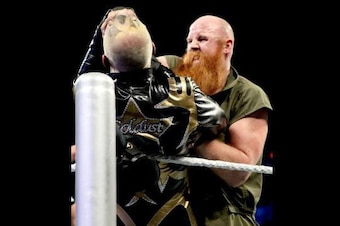 Erick Rowan puts the claw on Goldust.