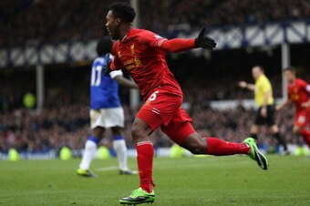 LIVERPOOL, ENGLAND - NOVEMBER 23:  Daniel Sturridge of Liverpool celebrates scoring his team's third goal during the Barclays Premier League match between Everton and Liverpool at Goodison Park on November 23, 2013 in Liverpool, England.  (Photo by Clive 
