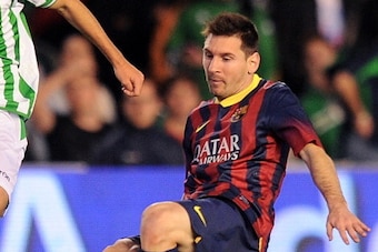 SEVILLE, SPAIN - NOVEMBER 10:  Lionel Messi of FC Barcelona in action the La Liga match between Real Betis Balompie and FC Barcelona at Estadio Benito Villamarin on November 10, 2013 in Seville, Spain. Messi picked up a hamstring tear injury early on in t