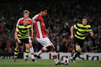 LONDON, ENGLAND - AUGUST 26:  Eduardo of Arsenal scores the opening goal from the penalty spot during the UEFA Champions League 2nd qualifying round 2nd leg match between Arsenal and Celtic at the Emirates Stadium on August 26, 2009 in London, England.  (