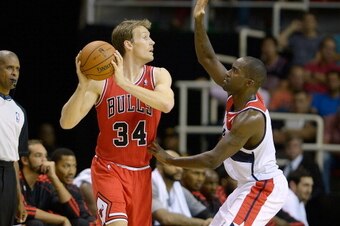 RIO DE JANEIRO, BRAZIL - OCTOBER 12:  Mike Dunleavy #34 of the Chicago Bulls passes the ball against Eric maynor #6 of the Washington Wizards during Chicago Bulls v Washington Wizards - NBA Global Games Rio 2013 at Arena HSBC on October 12, 2013 in Rio de
