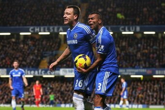 LONDON, ENGLAND - DECEMBER 29:  (L-R) John Terry and Ashley Cole (R) of Chelsea react  after a decision by Referee Howard Webb during the Barclays Premier League match between Chelsea and Liverpool at Stamford Bridge on December 29, 2013 in London, Englan