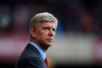 LONDON, ENGLAND - DECEMBER 26:  Arsene Wenger manager of Arsenal looks on prior to the Barclays Premier League match between West Ham United and Arsenal at Boleyn Ground on December 26, 2013 in London, England.  (Photo by Bryn Lennon/Getty Images)