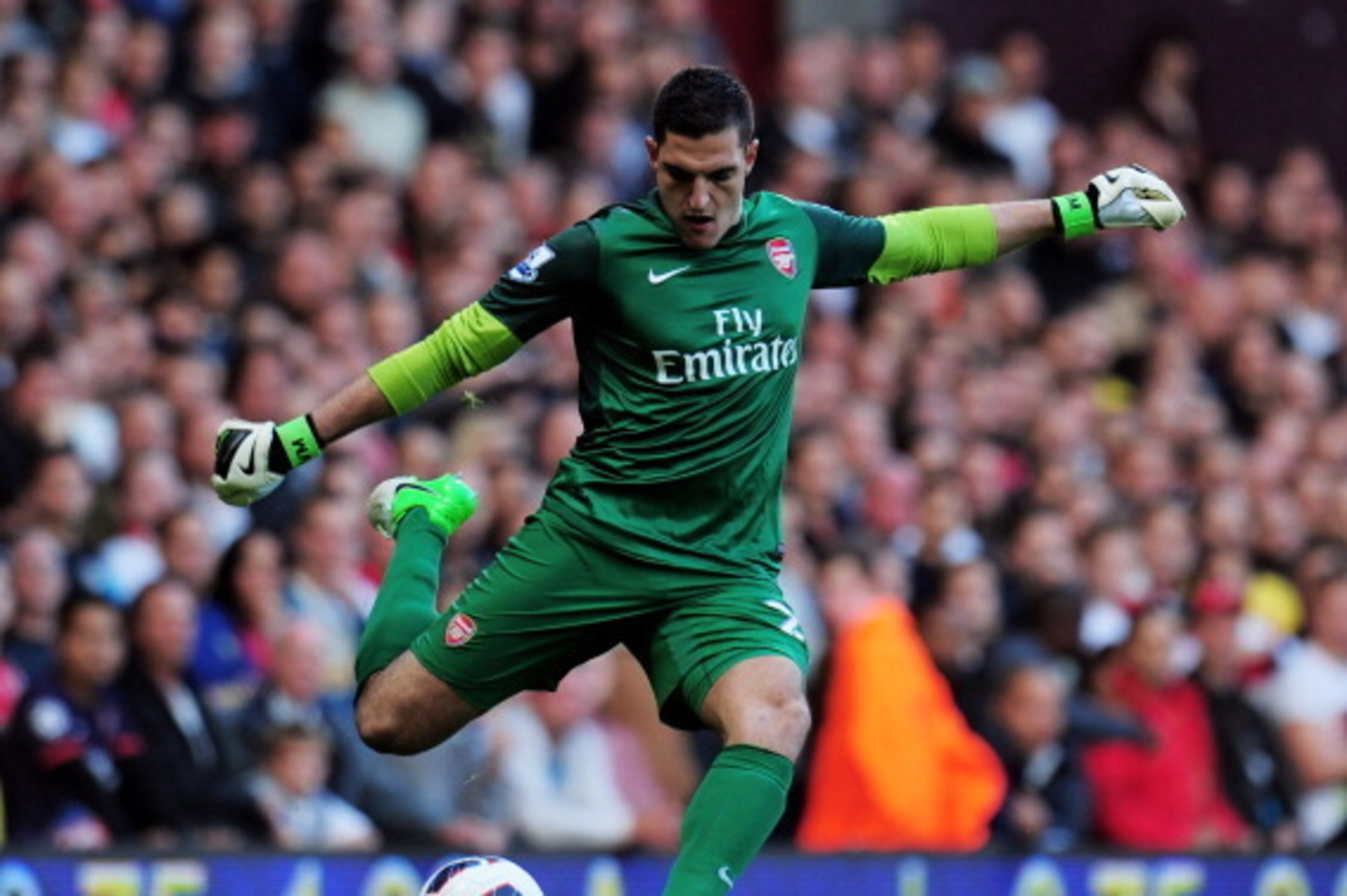 LONDON, ENGLAND - OCTOBER 06:  Vito Mannone of Arsenal takes a goal kick during the Barclays Premier League match between West Ham United and Arsenal at the Boleyn Ground on October 6, 2012 in London, England.  (Photo by Shaun Botterill/Getty Images)