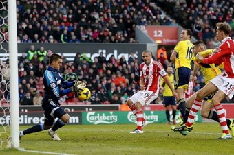 STOKE ON TRENT, ENGLAND - NOVEMBER 23:  Vito Mannone of Sunderland makes a save from Peter Crouch of Stoke in action during the Premier League match between Stoke City and Sunderland at Britannia Stadium on November 23, 2013 in Stoke on Trent, England.  (
