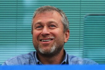 LONDON, ENGLAND - AUGUST 18: Chelsea owner Roman Abramovich smiles during the Barclays Premier League match between Chelsea and Hull City at Stamford Bridge on August 18, 2013 in London, England.  (Photo by Richard Heathcote/Getty Images)