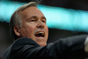 CHICAGO, IL - JANUARY 20:  Head coach Mike D'Antoni of the Los Angeles Lakers gives instructions to his team against the Chicago Bulls at the United Center on January 20, 2014 in Chicago, Illinois. The Bulls defeated the Lakers 102-100 in overtime. NOTE T