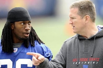 EAST RUTHERFORD, NJ - MAY 09:  Defensive coordinator Bill Sheridan and DeAndre Wright #26 of the New York Giants work out at rookie camp on May 9, 2009 in East Rutherford, New Jersey.  (Photo by Jeff Zelevansky/Getty Images)