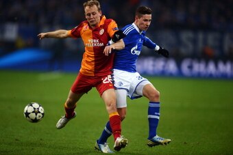 GELSENKIRCHEN, GERMANY - MARCH 12: Semih Kaya of Galatasaray challenges Julian Draxler of Schalke during the UEFA Champions League round of 16 second leg match between FC Schalke 04 and Galatasaray AS at Veltins-Arena on March 12, 2013 in Gelsenkirchen, G