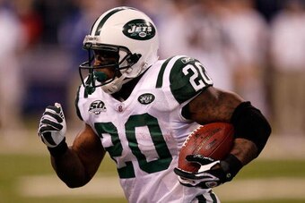 INDIANAPOLIS - JANUARY 24:  Running back Thomas Jones #20 of the New York Jets runs the ball against the Indianapolis Colts during the second quarter of the AFC Championship Game at Lucas Oil Stadium on January 24, 2010 in Indianapolis, Indiana.  (Photo b