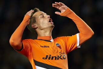 ELCHE, SPAIN - NOVEMBER 24:  Sergio Canales of Valencia reacts as he fails to score during the La Liga match between Elche FC and Valencia CF at Manuel Martinez Valero on November 24, 2013 in Valencia, Spain.  (Photo by Manuel Queimadelos Alonso/Getty Ima