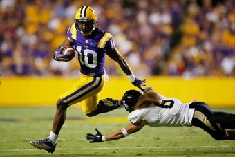 BATON ROUGE, LA - SEPTEMBER 15:  Russell Shepard #10 of the LSU Tigers avoids a tackle by Aaron Grymes #6 of the Idaho Vandals at Tiger Stadium on September 15, 2012 in Baton Rouge, Louisiana.  (Photo by Chris Graythen/Getty Images)