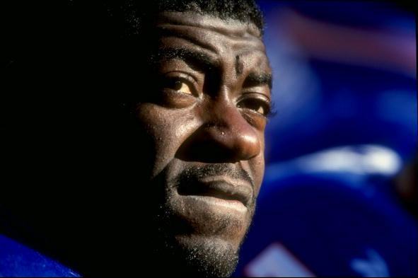22 Nov 1998:  Offensive tackle Roman Oben #72 of the New York Giants looks on during a game against the Philadelphia Eagles at the Giants Stadium in East Rutherford, New Jersey. The Giants defeated the Eagles 20-0. Mandatory Credit: Al Bello  /Allsport