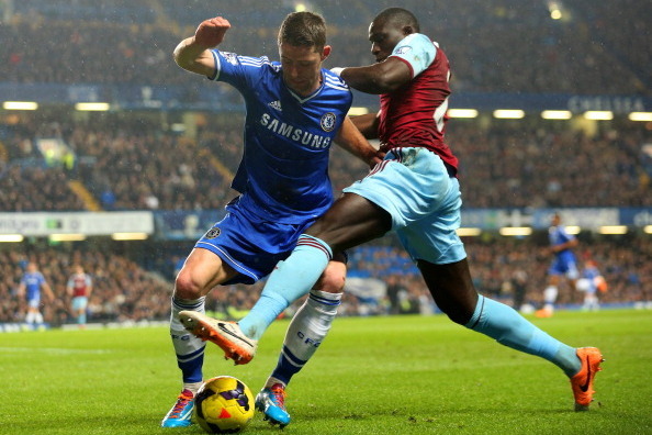 LONDON, ENGLAND - JANUARY 29:  Gary Cahill of Chelsea and Mohamed Diame of West Ham battle for the ball during the Barclays Premier League match between Chelsea and West Ham United at Stamford Bridge on January 29, 2014 in London, England.  (Photo by Ian 