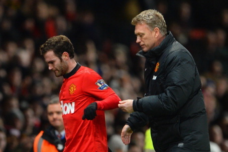 MANCHESTER, ENGLAND - JANUARY 28:  Manchester United Manager David Moyes substitutes Juan Mata during the Barclays Premier League match between Manchester United and Cardiff City at Old Trafford on January 28, 2014 in Manchester, England.  (Photo by Micha