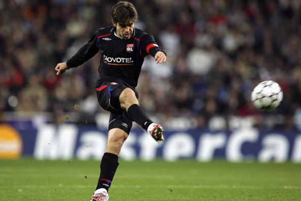 MADRID, SPAIN - NOVEMBER 21:  Juninho Pernambucano of Lyon takes a free kick during the UEFA Champions League Group E match between Real Madrid and Olympique Lyon at the Santiago Bernabeu stadium on November 21, 2006 in Madrid, Spain. The match ended a 2-