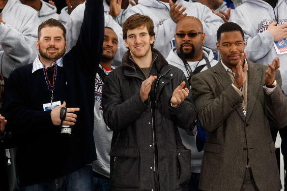 NEW YORK - FEBRUARY 05:  Shaun O'Hara, Eli Manning and Michael Strahan celebrate during the New York Giants Super Bowl XLII victory parade reception at City Hall February 5, 2008 in New York City.  (Photo by Nick Laham/Getty Images)