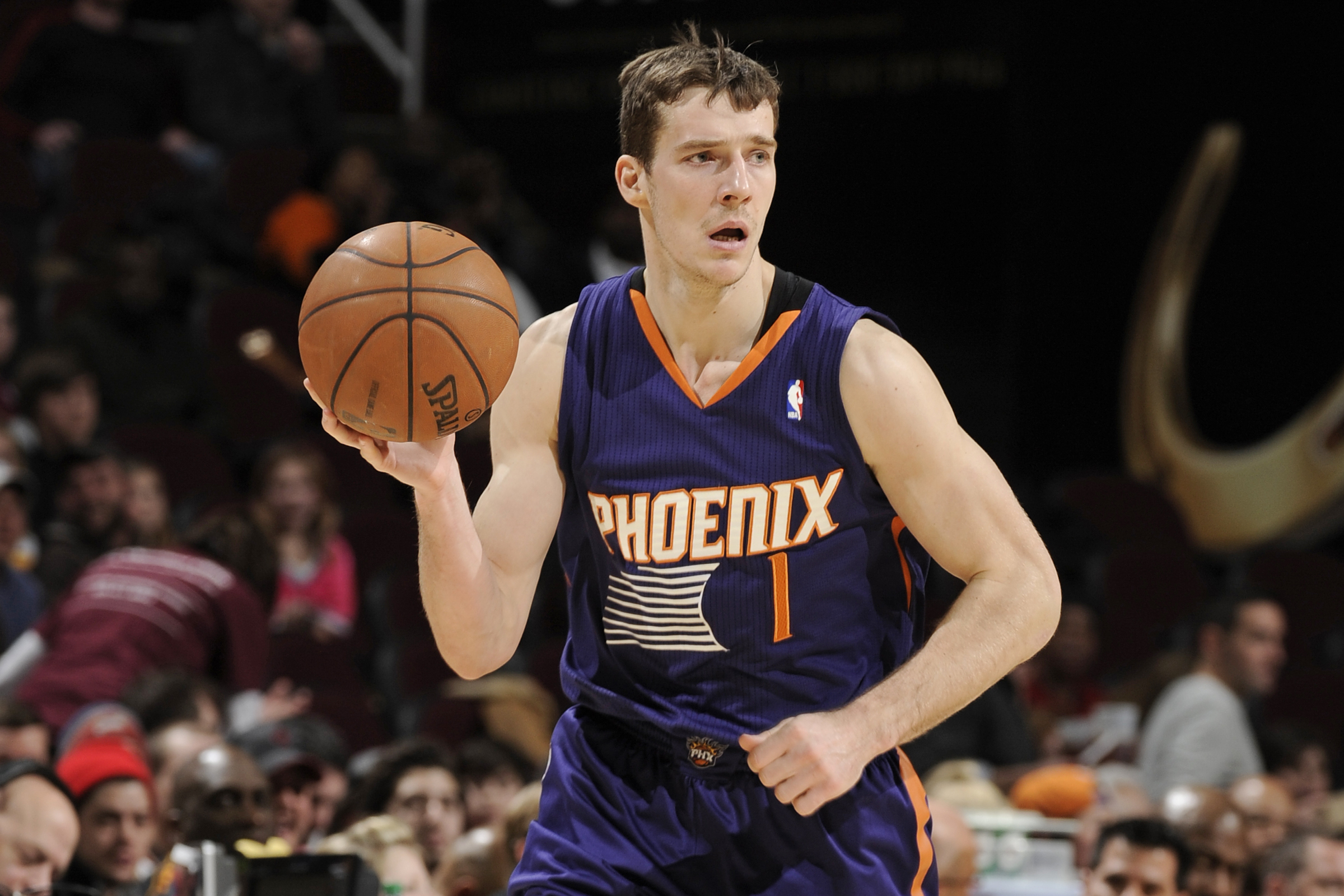 CLEVELAND, OH - JANUARY 26:  Goran Dragic #1 of the Phoenix Suns dribbles the ball up court against the Cleveland Cavaliers at The Quicken Loans Arena on January 26, 2014 in Cleveland, Ohio. NOTE TO USER: User expressly acknowledges and agrees that, by do
