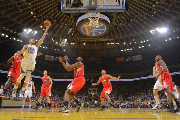 OAKLAND, CA - JANUARY 30: Stephen Curry #30 of the Golden State Warriors puts up a shot against the Los Angeles Clippers on January 30, 2014 at Oracle Arena in Oakland, California. NOTE TO USER: User expressly acknowledges and agrees that, by downloading 