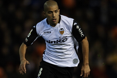 VALENCIA, SPAIN - JANUARY 04:  Sofiane Feghouli of Valencia runs with the ball during the La Liga match between Valencia CF and Levante UD at Estadio Mestalla on January 04, 2014 in Valencia, Spain.  (Photo by Manuel Queimadelos Alonso/Getty Images)
