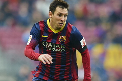 BARCELONA, SPAIN - FEBRUARY 01:   Lionel Messi of FC Barcelona runs with the ball during the La Liga match between FC Barcelona and Valencia CF at Camp Nou on February 1, 2014 in Barcelona, Spain.  (Photo by Manuel Queimadelos Alonso/Getty Images)