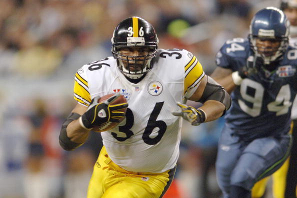 Steelers Jerome Bettis during Super Bowl XL between the Pittsburgh Steelers and Seattle Seahawks at Ford Field in Detroit, Michigan on February 5, 2006.  (Photo by Al Messerschmidt/Getty Images)