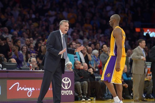 The smart move for Mike D'Antoni is to align himself with Kobe Bryant.