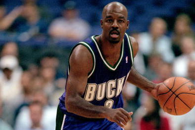 28 Oct 1999: Haywoode Workman #3 of the Milwaukee Bucks dribbles the ball during the game against the Los Angeles Clippers at the Staples Center in Los Angeles, California. The Bucks defeated the Clippers 109-96.   Mandatory Credit: Tom Hauck  /Allsport