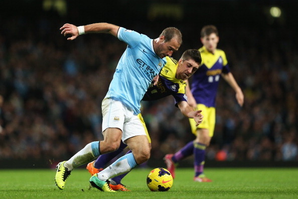 MANCHESTER, ENGLAND - DECEMBER 01:  Pablo Hernandez of Swansea City closes down Pablo Zabaleta of Manchester City during the Barclays Premier League match between Manchester City and Swansea City at Etihad Stadium on December 1, 2013 in Manchester, Englan