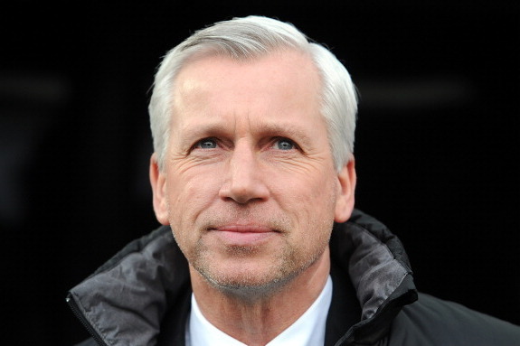 NEWCASTLE UPON TYNE, ENGLAND - FEBRUARY 01: Newcastle United manager Alan Pardew looks on during the Barclays Premier League match between Newcastle United and Sunderland at St James' Park on February 01, 2014 in Newcastle upon Tyne, England. (Photo by Ch