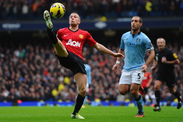 MANCHESTER, ENGLAND - DECEMBER 09:  Tom Cleverley of Manchester United wins the ball during the Barclays Premier League match between Manchester City and Manchester United at the Etihad Stadium on December 9, 2012 in Manchester, England. (Photo by Laurenc