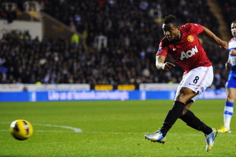READING, ENGLAND - DECEMBER 01:  Anderson of Manchester United scores a goal during the Barclays Premier League match between Reading and Manchester United at Madejski Stadium on December 1, 2012 in Reading, England.  (Photo by Michael Regan/Getty Images)