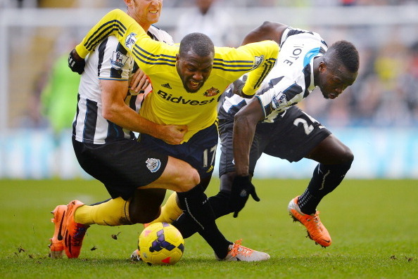 NEWCASTLE UPON TYNE, ENGLAND - FEBRUARY 01:  Jozy Altidore of Sunderland is brought down by Michael Williamson (L) and Cheik Ismael Tiote (R) of Newcastle during the Barclays Premier League match between Newcastle United and Sunderland at St James' Park o