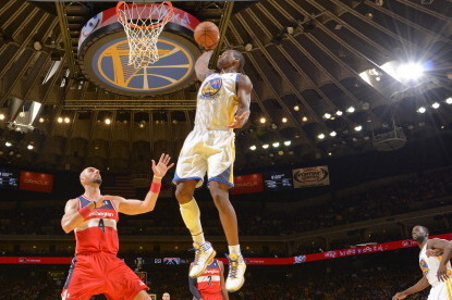 OAKLAND, CA - JANUARY 28: Harrison Barnes #40 of the Golden State Warriors dunks against Marcin Gortat #4 of the Washington Wizards on January 28, 2014 at Oracle Arena in Oakland, California. NOTE TO USER: User expressly acknowledges and agrees that, by d