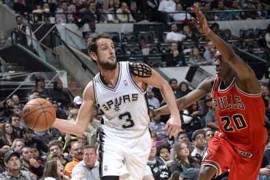 SAN ANTONIO, TX - January 29: Marco Belinelli #3 of the San Antonio Spurs passes the ball against the Chicago Bulls during the game at the AT&T Center on January 29, 2014 in San Antonio, Texas. NOTE TO USER: User expressly acknowledges and agrees that, by