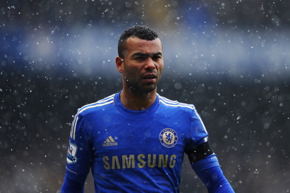 LONDON, ENGLAND - JANUARY 20:  Ashley Cole of Chelsea looks through the snow during the Barclays Premier League match between Chelsea and Arsenal at Stamford Bridge on January 20, 2013 in London, England.  (Photo by Laurence Griffiths/Getty Images)
