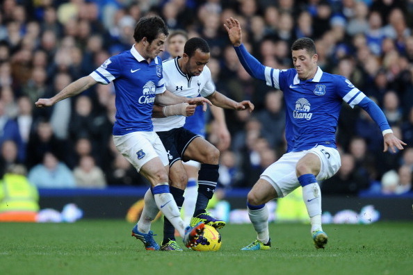 LIVERPOOL, ENGLAND - NOVEMBER 03: Leighton Baines and Ross Barkley of Everton tackle Andros Townsend of Tottenham Hotspur during the Barclays Premier League match between Everton and Tottenham Hotspur at Goodison Park on November 3, 2013 in Liverpool, Eng