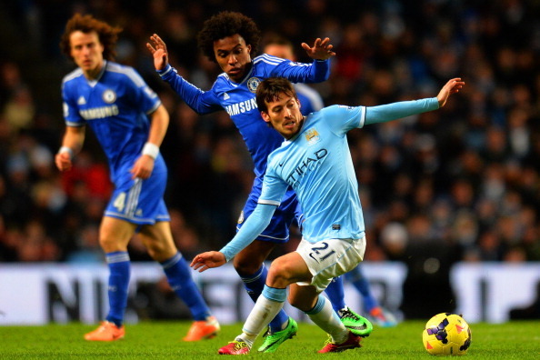 MANCHESTER, ENGLAND - FEBRUARY 03:  David Silva of Manchester City looks to break away from Willian of Chelsea during the Barclays Premier League match between Manchester City and Chelsea at Etihad Stadium on February 3, 2014 in Manchester, England.  (Pho