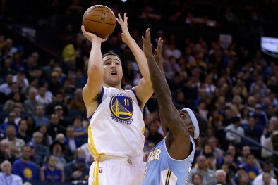 OAKLAND, CA - JANUARY 15:  Klay Thompson #11 of the Golden State Warriors shoots over Ty Lawson #3 of the Denver Nuggets at ORACLE Arena on January 15, 2014 in Oakland, California. NOTE TO USER: User expressly acknowledges and agrees that, by downloading