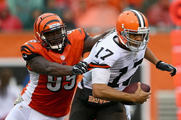 CINCINNATI, OH - NOVEMBER 17:  Jason Campbell #17 of the Cleveland Browns is sacked by Wallace Gilberry #95 of the Cincinnati Bengals at Paul Brown Stadium on November 17, 2013 in Cincinnati, Ohio.  (Photo by Andy Lyons/Getty Images)