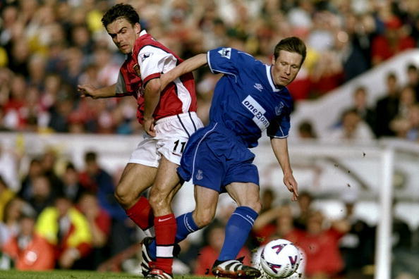 16 Oct 1999:  Nick Barmby of Everton (right) is challenged by Marc Overmars of Arsenal during the FA Carling Premiership match at Highbury in London, England. Arsenal won the match 4 - 1. \ Mandatory Credit: Phil Cole /Allsport