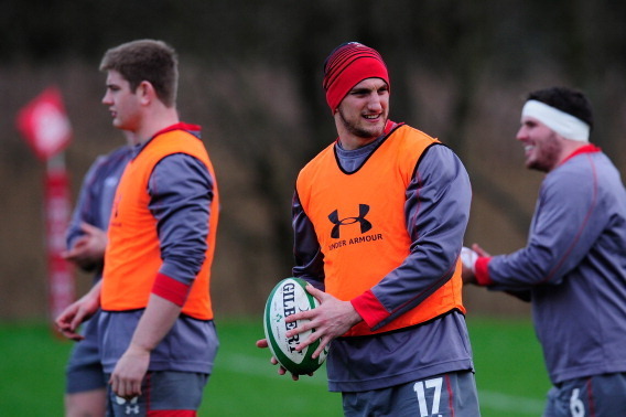 CARDIFF, WALES - FEBRUARY 04:  Wales captain Sam Warburton (c) in action during Wales training ahead of saturdays game against Ireland at Vale of Glamorgan on February 4, 2014 in Cardiff, Wales.  (Photo by Stu Forster/Getty Images)