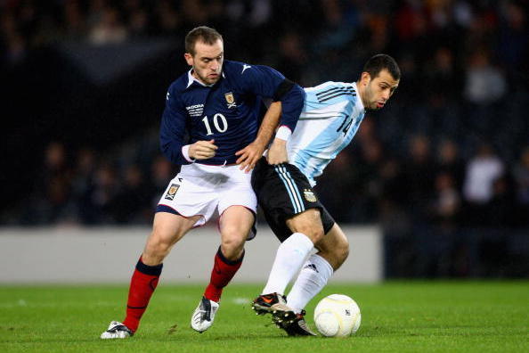 GLASGOW, UNITED KINGDOM - NOVEMBER 19:  Javier Mascherano of Argentina holds off James McFadden of Scotland during the International Friendly match between Scotland and Argentina at Hampden Park on November 19, 2008 in Glasgow, Scotland. (Photo by Jamie M