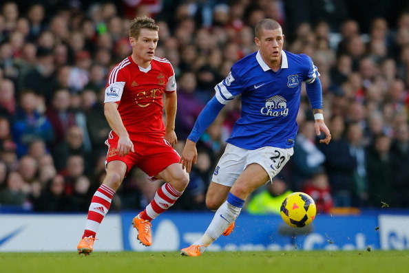 LIVERPOOL, ENGLAND - DECEMBER 29:  Ross Barkley of Everton competes with Steven Davis of Southampton during the Barclays Premier League match between Everton and Southampton at Goodison Park on December 29, 2013 in Liverpool, England.  (Photo by Paul Thom