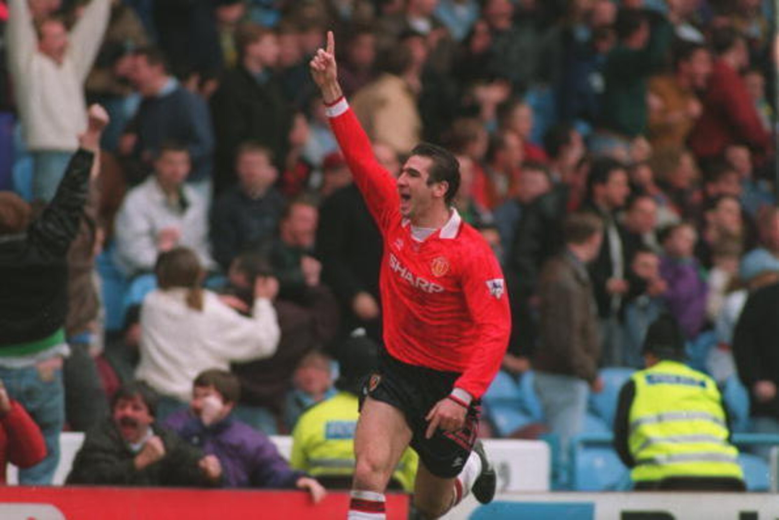 20 MAR 1993:  A PICTURE SHOWING ERIC CANTONA OF MANCHESTER UNITED SOCCER CLUB AS HE CELEBRATES SCORING A GOAL DURING THEIR MATCH AGAINST MANCHESTER CITY Mandatory Credit: Chris Cole/ALLSPORT