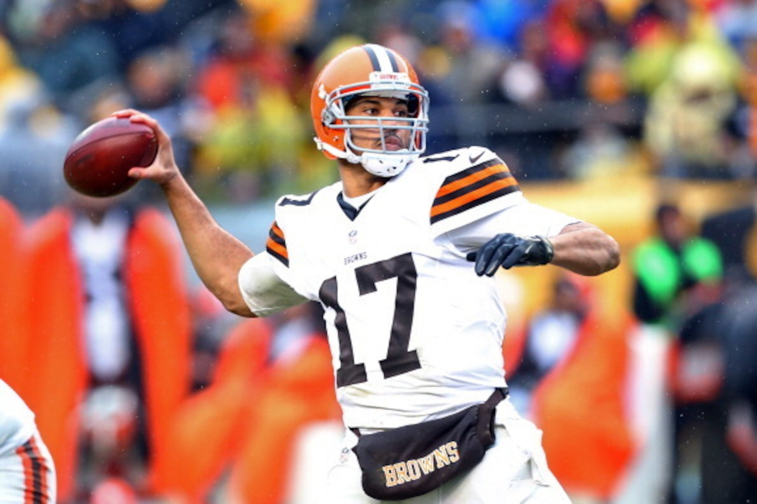 PITTSBURGH, PA - DECEMBER 29:  Jason Campbell #17 of the Cleveland Browns passes the football against the Pittsburgh Steelers during the game at Heinz Field on December 29, 2013 in Pittsburgh, Pennsylvania.  The Steelers defeated the Browns 20-7.  (Photo 