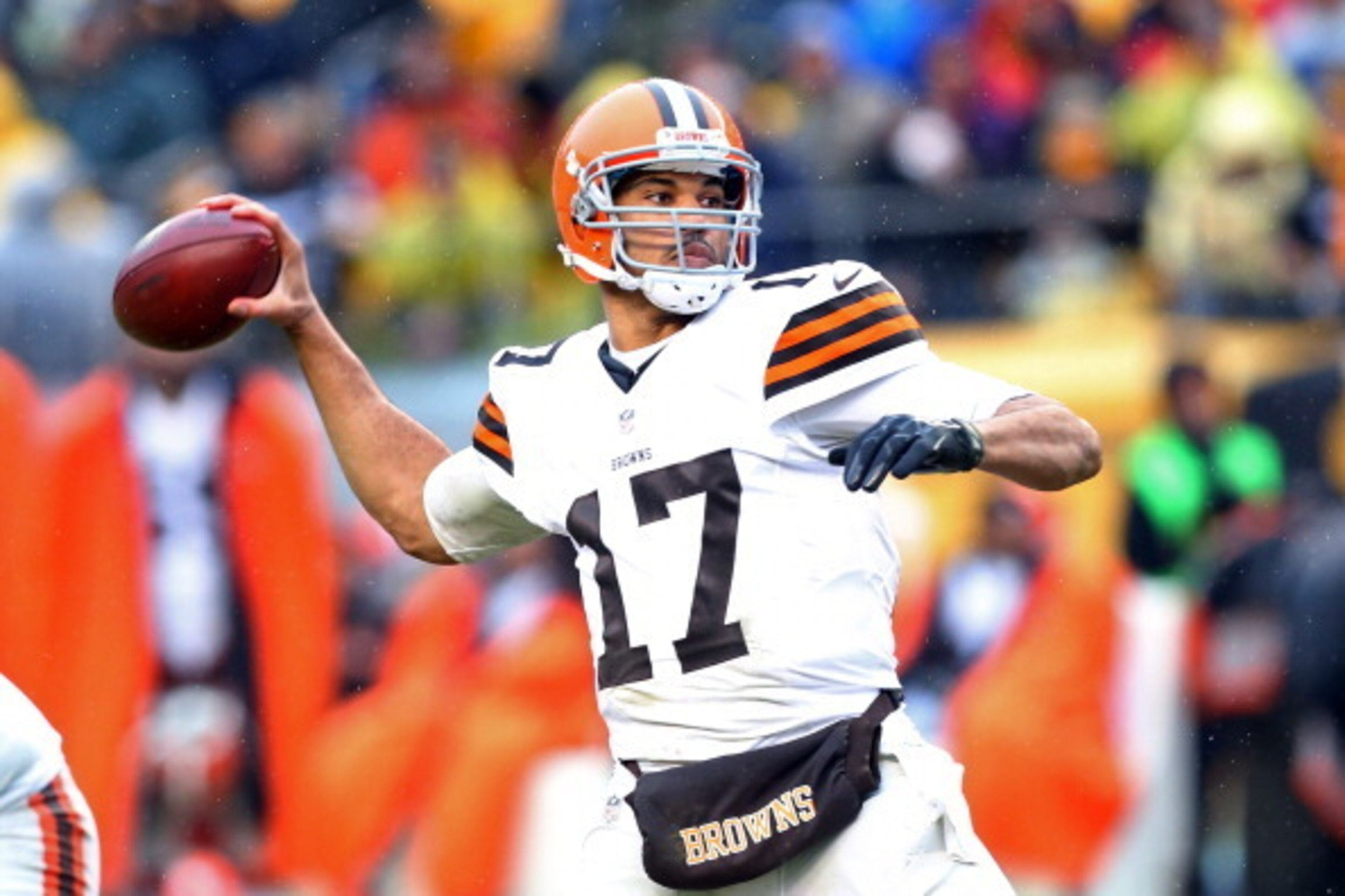 PITTSBURGH, PA - DECEMBER 29:  Jason Campbell #17 of the Cleveland Browns passes the football against the Pittsburgh Steelers during the game at Heinz Field on December 29, 2013 in Pittsburgh, Pennsylvania.  The Steelers defeated the Browns 20-7.  (Photo 