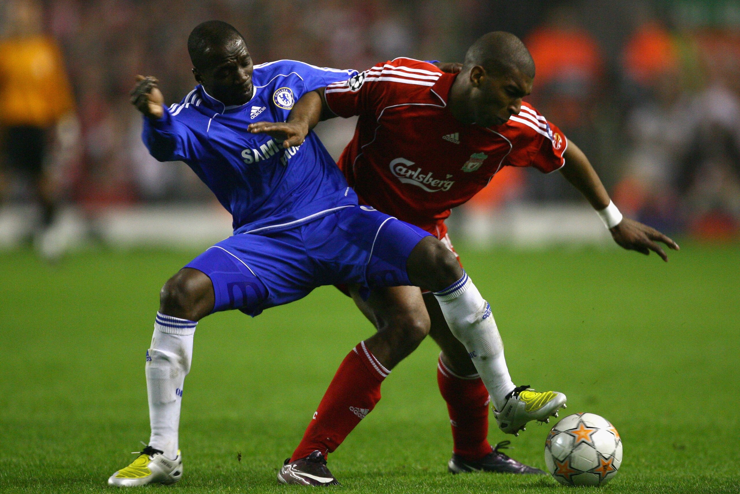 LIVERPOOL, UNITED KINGDOM - APRIL 22:  Claude Makelele of Chelsea battles for the ball with Ryan Babel of Liverpool during the UEFA Champions League Semi Final, first leg match between Liverpool and Chelsea at Anfield on April 22, 2008 in Liverpool, Engla