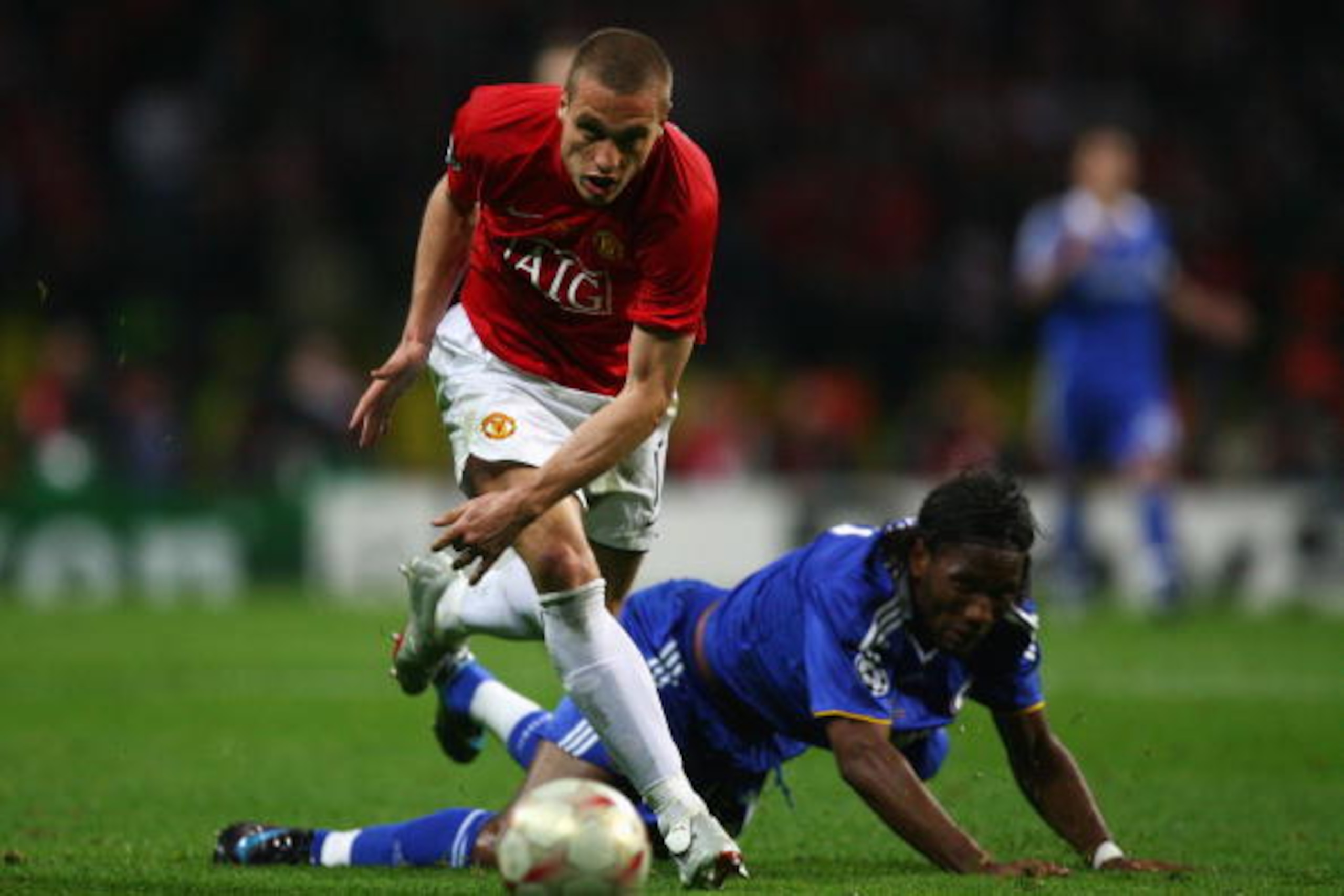 MOSCOW - MAY 21:  Nemanja Vidic of Manchester United and Didier Drogba of Chelsea tussle for the ball during the UEFA Champions League Final match between Manchester United and Chelsea at the Luzhniki Stadium on May 21, 2008 in Moscow, Russia.  (Photo by